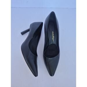 Salvatore Ferragamo Black Leather Pumps Pointed Toe Size 7.5 Italy